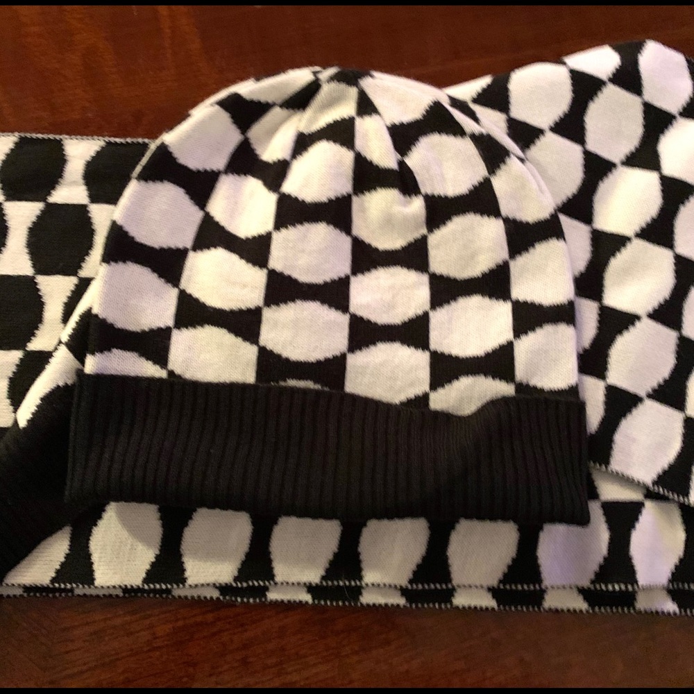 Kate Spade Scarf and Hat Set NWOT - Picture 4 of 5